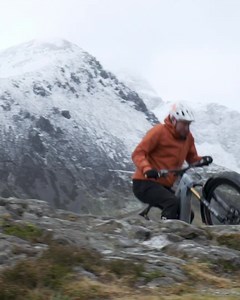 We get lots of questions about the Spectral ON, from what the range is, what’s the power like, what terrain are they built for and many more. Our answer? The Spectral ON is the perfect all-rounder, your do-it-all e-MTB Putting this claim to the test, Electric Mountain Bike Network headed out to the quarries, mountains, beaches and trail centres of North Wales in the midst of winter and got stuck into the nitty-gritty details of what the new EP8 motor, when paired with our design, can do. Hit the