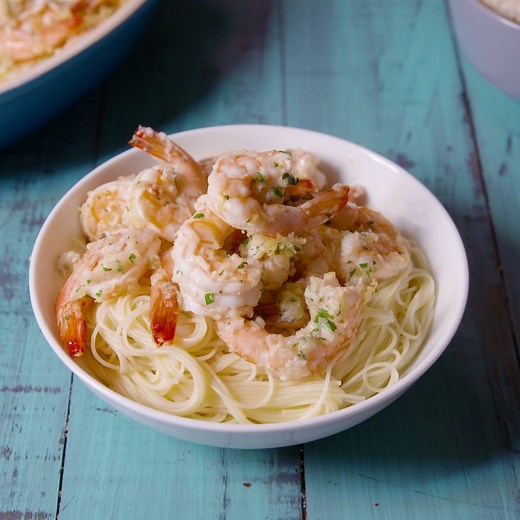 Baked Shrimp Scampi has a buttery sauce that you'll go crazy over. http://dlsh.it/LISyslF Full recipe: http://dlsh.it/4EhYOCM | Delish