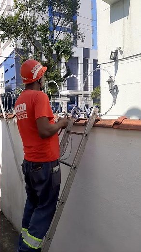 Instalação de Cerca Concertina ideal para Proteção de Muros
