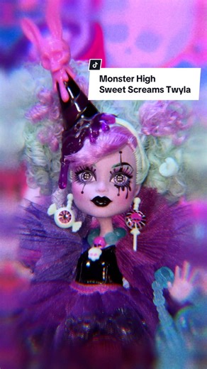 She’s back with a sugar-spun twist. Meet the Monster High Sweet Screams Twyla doll — scarily-stylish, collector-worthy, and full of eerie-sistible details. #UnlockFandom #SDCC