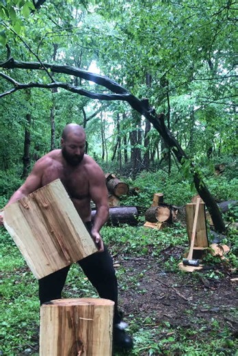 Getting in an early morning woodsplitting session before I pick up Gino 🪓🪵🇺🇸🇩🇪🫶 @Gino Klemm #woodsplitting #contentcreator #choppingwood #woodchopping #fyp