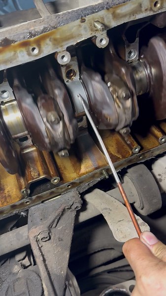 Lifehack Continued: Installing New Bearings Without Removing the Crankshaft #lifehacks #topnews