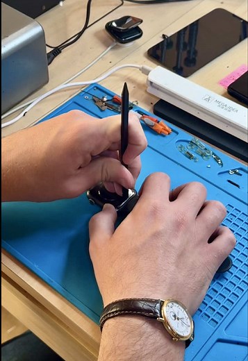 Cambia la batteria del tuo Apple Watch facilmente