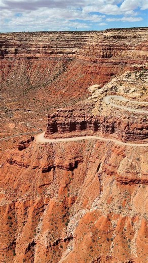 Moki Dugway in Utah 🇺🇸 | Erick Sabillon