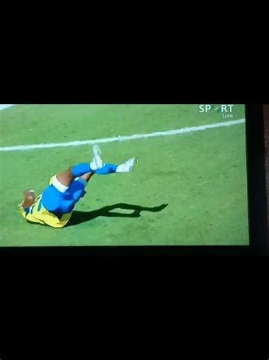 according to what this dude was doing, and still he got nothing like a card, I think he's related to the president of CAF and the president of Fifa is his uncle 🤣🤣🤣 #football #orlandopirates #viraltiktok #ugandatiktok #memes