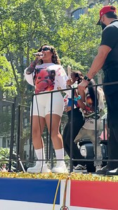 Singer “Arlene MC” at Dominican🇩🇴 Day Parade NYC #entertainment #arlene #arlenemc #mamazota #dominican #dominicanparade #parade #newyork #afrazexplores #nyc Arlene MC | Afraz Explores