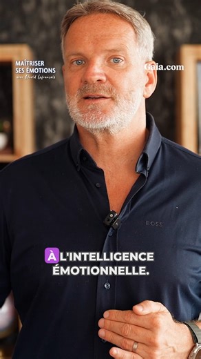 Et si apprendre à se connaître était la clé pour transformer vos émotions ? Découvrez avec David Lefrançois comment l’intelligence émotionnelle peut vous aider à traverser le stress, renforcer vos relations et retrouver l’équilibre entre le mental, le cœur et le corps. 🎥 Regardez Maîtriser ses émotions avec votre essai gratuit de 7 jours sur Gaia. | Nous Sommes Gaia