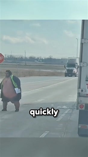 Truck Driver’s Dog Reacts to Another Driver Struggling to Walk #dashcam