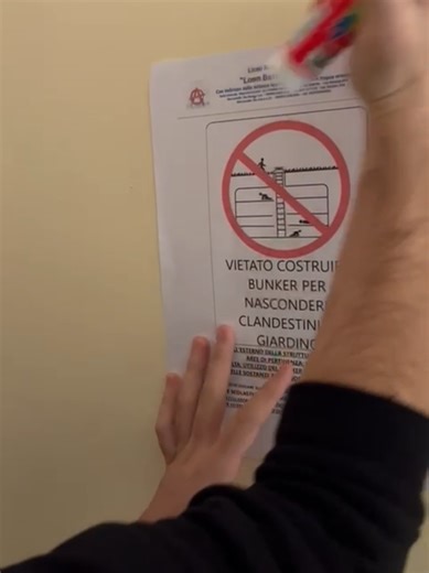 Ritorno a scuola: Appendi cartelli strani!