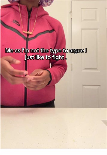 I love pretty girls 😍. (@myaaa_543)’s video of fight
