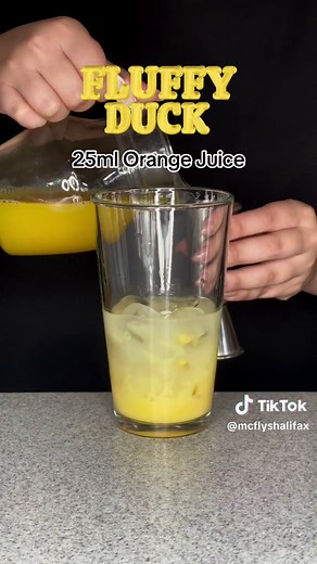 Fluffy Duck Cocktail Recipe with Advocaat and Gin