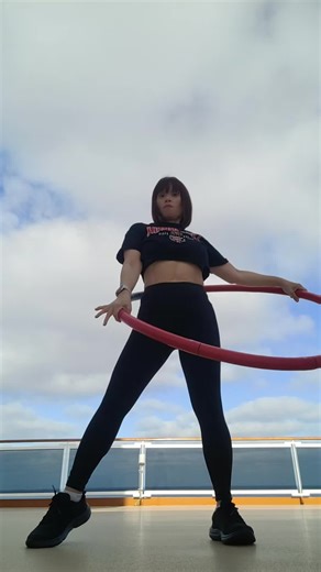 back to my outdoor hulahoop.. #pinayseawomanhulahooper #hawaiicruising #hulahoopdance #hulahooping #hulahoop
