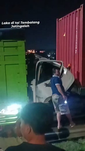INFORMASI KEJADIAN SEMARANG on Instagram: "Info laka karambol di toll jatingaleh semalam Kejadian pada senin 14 Juli 2025 pukul 22.40 WIB Laka karambol melibatkan beberapa R4, dan unit BUS, Belum diketahui penyebab pasti kejadian tersebut, semoga tidak ada korban jiwa. . Selalu berhati hati dan waspada lur"