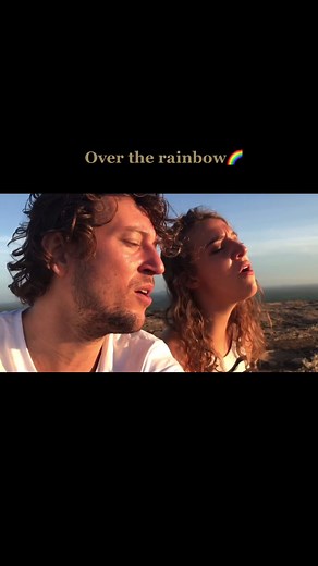 Singing #somewhereovertherainbow on the mountaintop in Sri Lanka was magical 🌈#singer #songwriter #independantartist #travel #cover