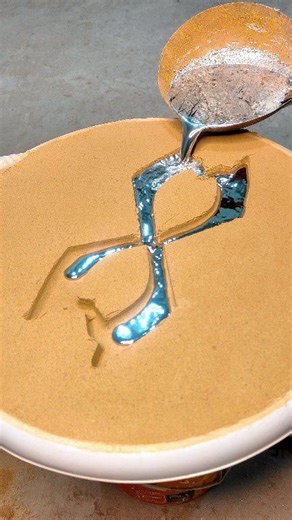 Watch me cast brass knuckles (knuckle duster) using sand casting technique with molten aluminum! In this video, I show the complete sand casting process to create this detailed piece. The level of detail captured in the sand mold is incredible! 🔥 Video Includes: ✅ Sand mold preparation ✅ Pattern placement and mold creation ✅ Molten aluminum pouring ✅ Cooling and removal process ✅ Final cast reveal with amazing detail ⚠️ IMPORTANT DISCLAIMER: This is for educational and demonstration purposes on