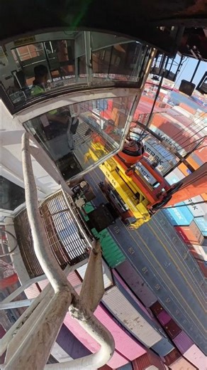 Container Handling with RTG Crane