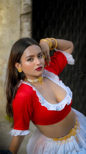 Portrait Photography | Shubham Das on Instagram: "Direct approach from bike 👀🤭!! || Stranger Portraits || You’re absolutely beautiful & gorgeous 🔥❤️ literally your expression is just ✨ #streetphotography #streetphotographer #viral #stranger #trending #photography #photooftheday #strangerphotography #strangerportrait #trendingreels #viralreels #kolkata #portrait #portraitphotography #nikonphotography #kumartuli #kumartulicalcutta #bengaliphotowala"