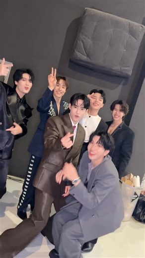 CLO'VER on Instagram: "มาคอยกับพี่ @m.tuiiii @nnutdan @lykn_official 🍀🐺 🎧 All Streaming Platforms 🔗 Official MV | YouTube : RISER MUSIC https://youtu.be/lRG5Vk6e7-A #CLO_VER #คนคุ้นคอยCLO_VER #RISERMUSIC"