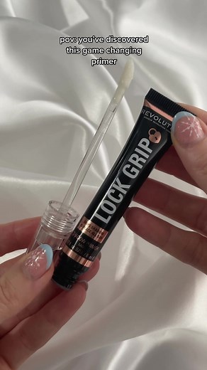 Revolutionize Your Look with Our Lock Grip Eyeshadow Primer