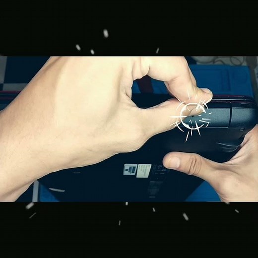 OPENING A LAPTOP DVD WITHOUT TURNING ON THE LAPTOP #Shorts