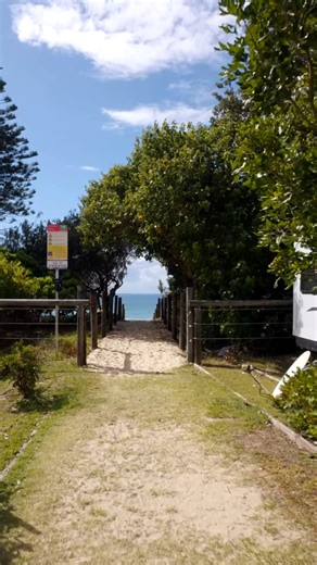 Park the van. Kick off the thongs. You’ve arrived. Coolum Beach Holiday Park is what happens when your road trip meets beachfront bliss. Sitting on ten acres of absolute prime sand-side real estate, it’s the kind of place where the hardest decision of the day is beach walk or boardwalk. 🏖 Direct access to patrolled surf 🌅 Headland views worth the early alarm ☕ Cafés and shops just a short stroll away 🐾 Dog-friendly (because road trips are better with co-pilots) From sunrise swims to sunset st