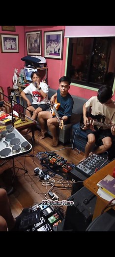 Jam session vibes! 🎸🤟 Ganito kami mag-bonding 🤟😅 #jamsession #bandpractice #musicvibes #HomeStudio #guitarlife #soundcheck #kitguitarhero DISCLAIMER: No copyright infringement intended. This song belongs to the rightful owner. | Kit Guitar Hero