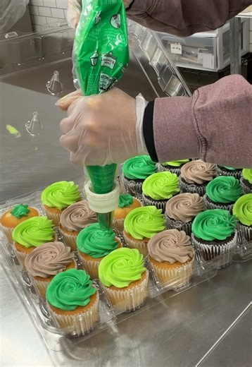 Minecraft Cupcakes with Whipped Icing