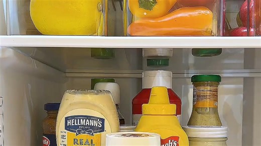 松下（Panasonic）Xtra 蔚越300L三开门冰箱，大容量保鲜节能，静音设计融入现代厨房，食材分类存储更有序，长效锁鲜提升生活品质，让每一餐都新鲜可期。