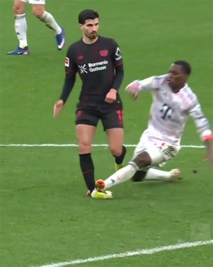 Nico Jackson red card 😬