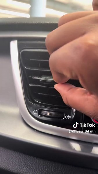 Kia Rio Review: Compact Style and Efficiency