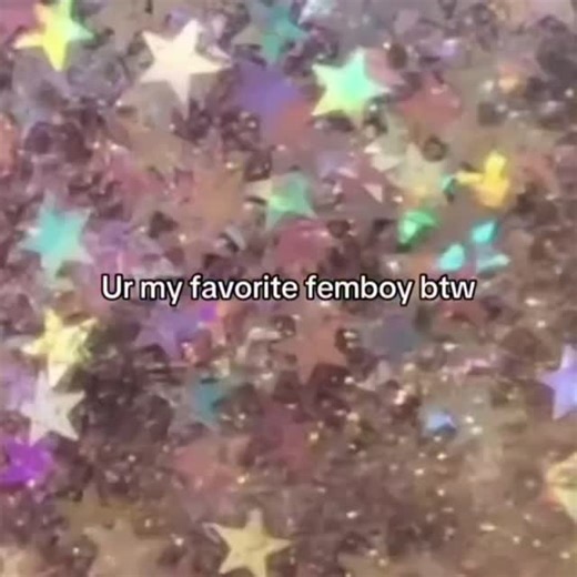 Gaurav on Instagram: "日本利用壓電磁磚將腳步轉化為電能。這些瓷磚捕捉來自你腳步的動能。當你行走時,你的重量和動作會對瓷磚產生壓力。磁磚會輕微彎曲,從而產生機械應力磁磚內部的壓電材料將這種應力轉化為電能。每一步都會產生少量電荷,而數百萬步結合在一起就能產生足夠的電力來驅動LED燈、數位顯示器和感測器。在像澀谷車站這樣繁忙的地方,每天大約有240萬個腳步為此系統作出貢獻。這些電能可以被儲存或立即使用,從而減少對傳統電力來源的依賴,並支持可持續的城市基 3,316 礎設施。這個方法將日常運動轉化為實用的可再生能源 #日本#知識#事實#你知道嗎#推薦#科技 #創"