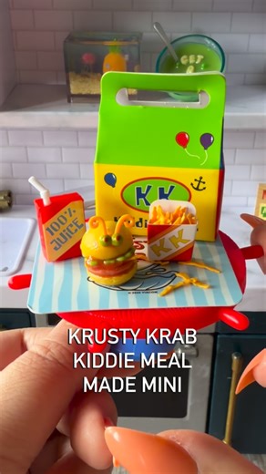 meenyminimo on Instagram: "spongebob’s grill is still fired up so here’s a krusty krab kiddie meal, but make it mini 🍔 #miniverse #asmrunboxing #krabbypatty #toyunboxing #asmr @officialminiverse"