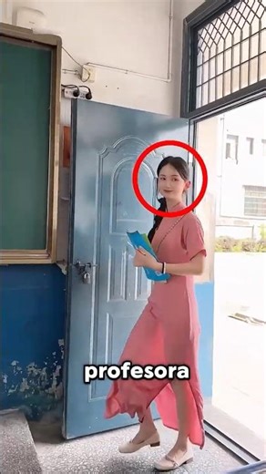 La profesora llegó bajo la lluvia y no había nadie | #shortsvideo