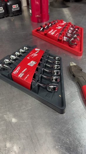 We finally got our hands on the brand new @@milwaukeetool Wrench Set Double End Flare Nut SAE 5pc 48-22-9470 and Metric 5pc 48-22-9471. $59.99 for each set. Lifetime warranty. . . . . . #shoptool #tools #shoplife #toolsofthetrade #milwaukeetool #nothingbutheavyduty #mechanic #mechaniclife #becauseracecar #trucks #trucklife #howto #diy