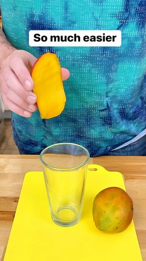 Easy tip for peeling mangos #mango #fruit #peeling #kitchentips | Liz & Jeff