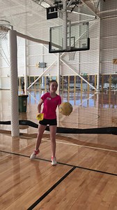 TRAINING TRYOUT 📋 High release pass Not often practiced at training BUT should be for any players passing into the shooting circle ✅ High release vs chest pass into a shooter 💁🏽‍♀️ If players are not taught a high release pass they will typically use a chest pass for every single pass into the circle HOWEVER for a holding shooter a HR pass the go to pass! Chest passes can be intercepted and you can never really seem to get the right height and air time on the ball for it to be a good pass 🏐 