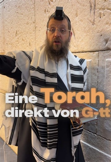 Und bis heute findest du handgeschriebene Torah-Rollen aus aller Welt: Jemen, Europa, Afrika, Israel… 304.805 Buchstaben. Die gleiche Torah. Die gleiche Überlieferung. Generation für Generation weitergegeben..seit Sinai.