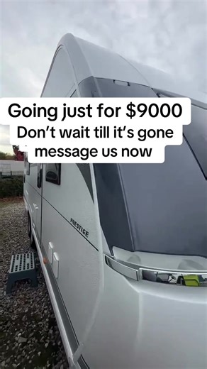 Hobby Prestige 650 KFU Large family caravan with bunk beds | Model year 2025 Now available The Hobby Prestige 650 KFU offers plenty of space for large families or those who love generous comfort. With bunk beds, French bed and cosy round seating group, this floor plan is perfect for travelling together. Technical data: • • Total weight: 2,200 kg • Sleeping places: 4 2 • Beds: Bunk beds French bed