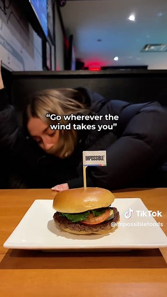 POV: the wind has good taste 🤷‍♀️🍔 #burger #bar #impossibleburger #eating