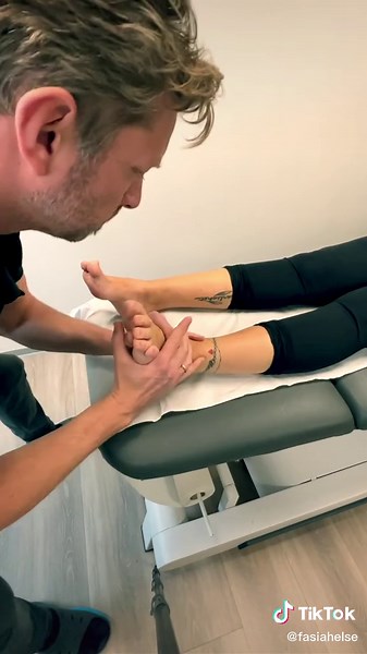 Treating Foot Arch Collapse Pain | Chiropractic Osteopathy Therapy