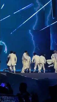 Stray Kids - Thunderous