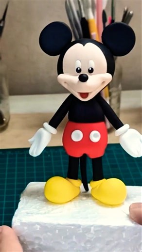 Mickey mouse en fondant, paso a paso en mi canal de YouTube #cakes #fondant #figurasfondant