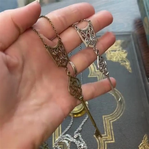 Vintage Style Skeleton Key Pendant Necklace - Antiqued Bronze or Silver - Etsy