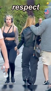 🔴 SE VEDI QUESTO GESTO, NON IGNORARLO. POTREBBE SALVARE UNA VITA. Il Signal for Help è un gesto semplice ma potente: una mano aperta, il pollice piegato, le dita che si chiudono. È stato creato per permettere a chi è in pericolo di chiedere aiuto in silenzio, senza attirare l’attenzione di chi potrebbe far loro del male. 👉 Vuoi capire meglio come funziona e come riconoscerlo? Ti invito a guardare questi video di dimostrazione: 1. Signal for Help, un segnale per chiedere aiuto mostra chiarament