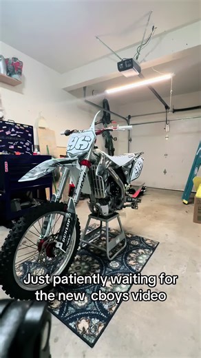 Dustybutt🔰 (@dusty_butt)’s videos with I Thought I Saw Your Face Today - She & Him