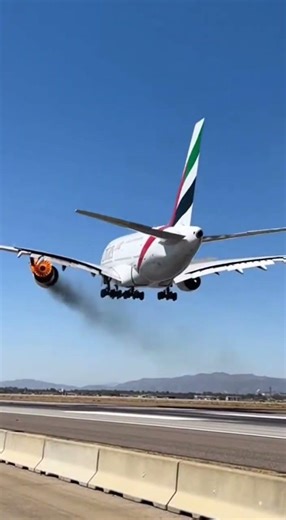 777X Wing Collapse! 🚨✈️ The folding wingtips are incredible, but this failure turned