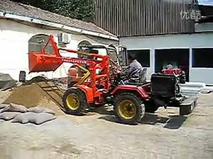 拖拉机改装小铲车小四轮改装铲车工作视频