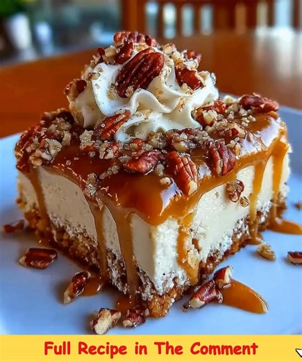 Caramel Butter Pecan Praline Poke Cake Moist yellow cake soaked in caramel sauce and sweet cream, topped with fluffy whipped frosting, crunchy pecans, and buttery praline goodness — pure indulgence in every bite! Ingredients 1 box yellow cake mix 1 cup caramel sauce 8 oz whipped topping ..... Recipe in First Coʍmеոτ 💬👇 | Random Recos