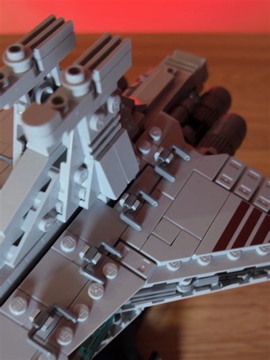 LEGO Venator Class Attack Cruiser Mini Review: The Good, The Bad, The Verdict This is my final mini review of the LEGO Star Wars Midi Scale Venator‑Class Attack Cruiser, now that the full build series is complete. We start with a super quick size comparison next to the Mini Executor Super Star Destroyer, and the Venator holds its own beautifully. The proportions, the length and the overall silhouette look fantastic on display. As for the build itself, there is a lot to love. The shaping is clean