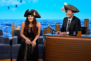 Priyanka Chopra Jonas & Jimmy Fallon Singing a Bruno Mars Hit Like Pirates Is Gold